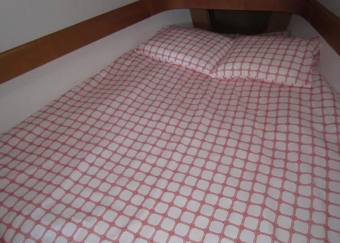 Salis - Jeanneau 39i Bådhotel Lisboa